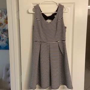 Cute open back black and white dress